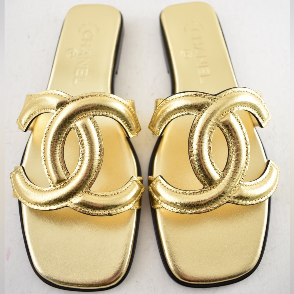 Chanel 26S Golden Gold Cracked Leather XL CC Logo Mule Slide Flat Sandal 37 - Picture 11 of 16